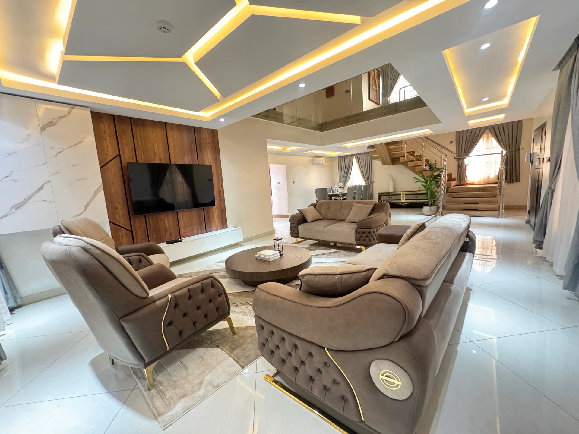 Gabealle Park Suites property signage