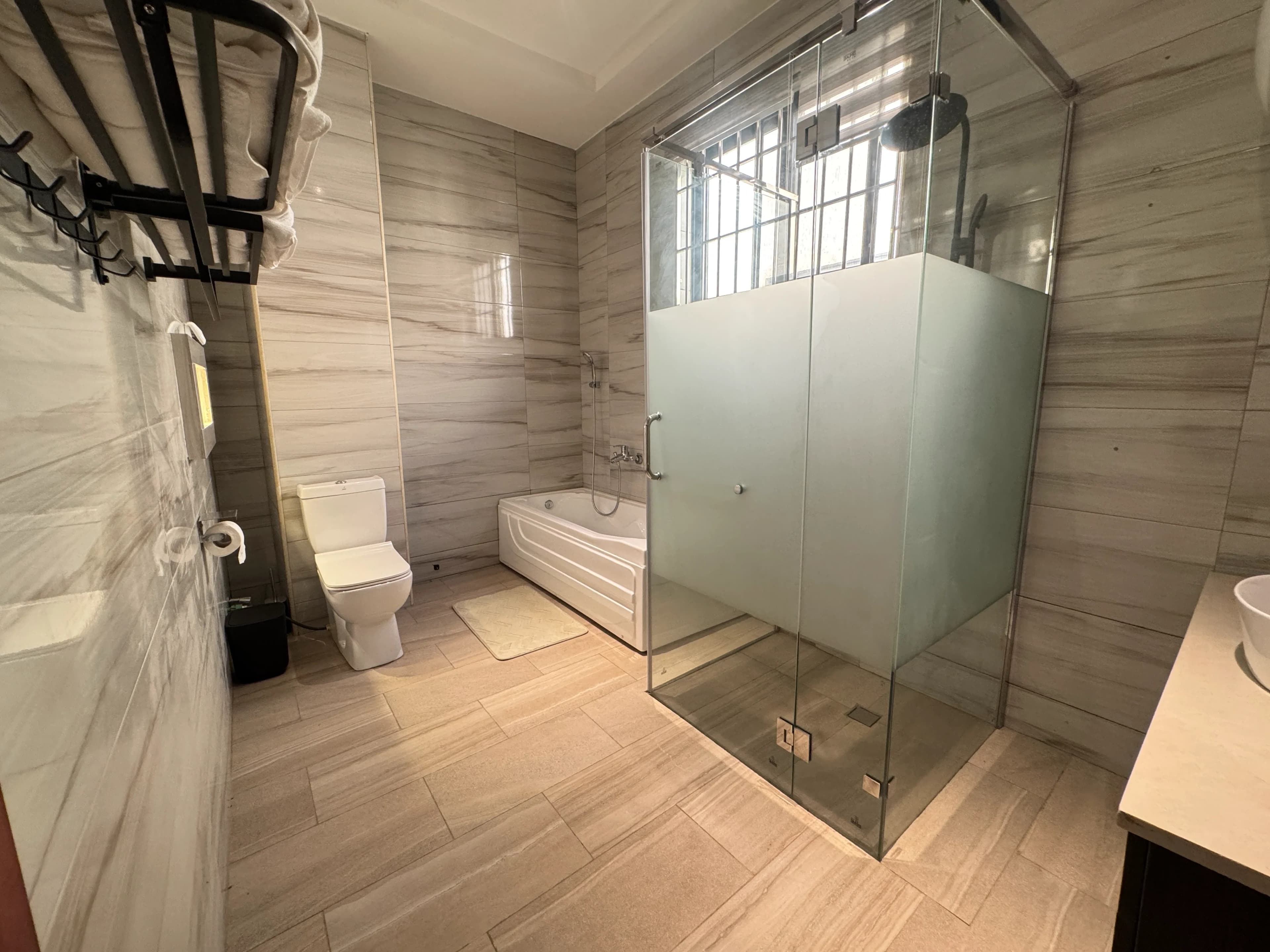 Master Suite image 4