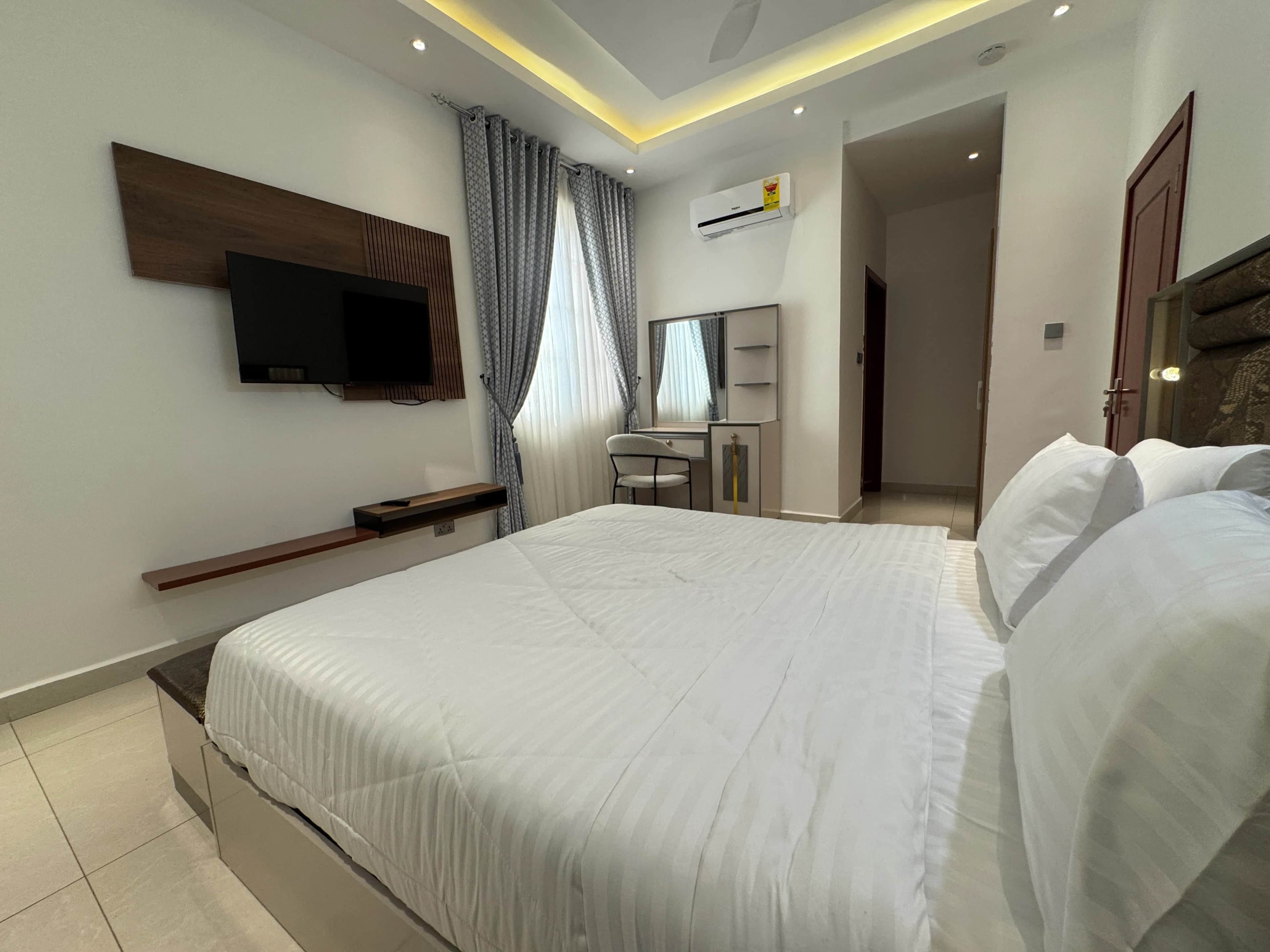 Upper Suite 2 image 2