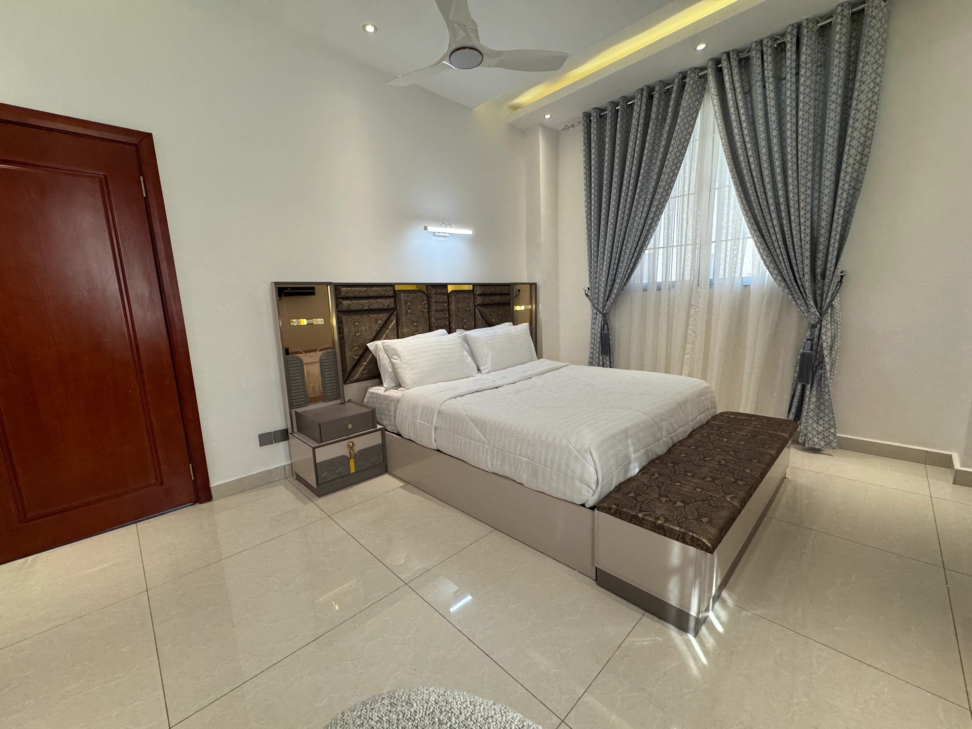 Upper Suite 2 image 3